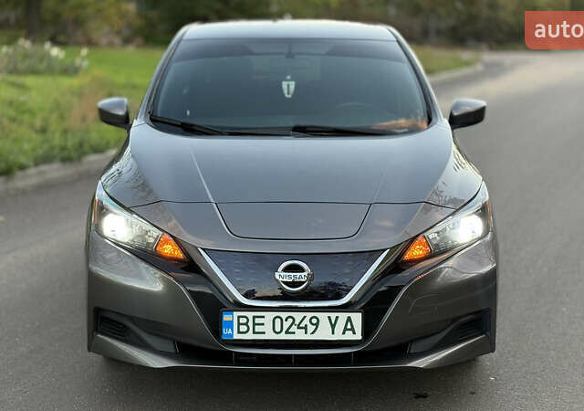 Серый Ниссан Лиф, объемом двигателя 0 л и пробегом 168 тыс. км за 12600 $, фото 2 на Automoto.ua