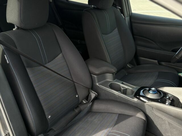 Серый Ниссан Лиф, объемом двигателя 0 л и пробегом 96 тыс. км за 12500 $, фото 17 на Automoto.ua