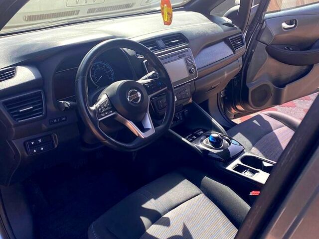 Серый Ниссан Лиф, объемом двигателя 0.11 л и пробегом 138 тыс. км за 13500 $, фото 4 на Automoto.ua