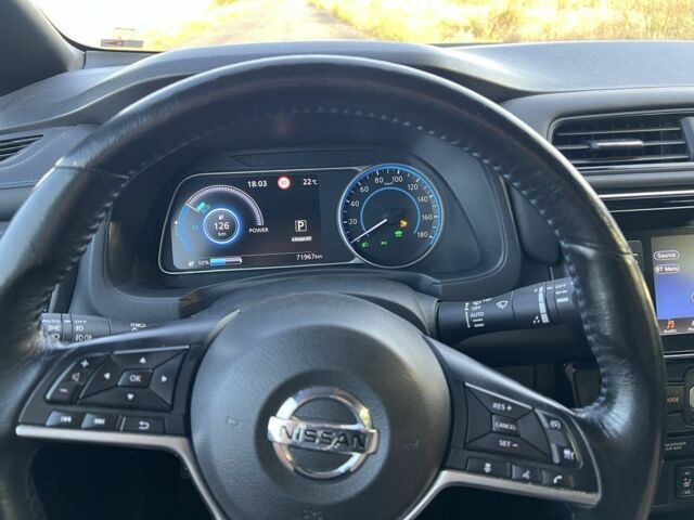 Серый Ниссан Лиф, объемом двигателя 0 л и пробегом 72 тыс. км за 15000 $, фото 3 на Automoto.ua