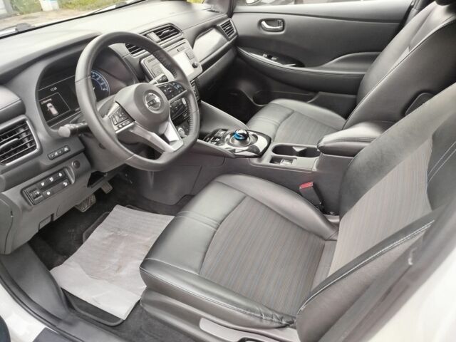 Серый Ниссан Лиф, объемом двигателя 0 л и пробегом 139 тыс. км за 11100 $, фото 4 на Automoto.ua