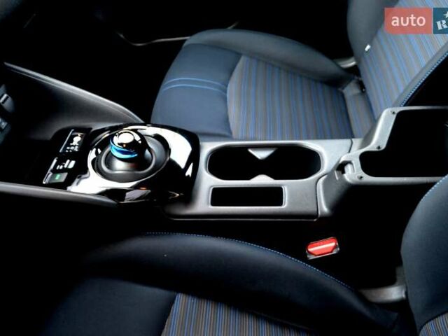 Сірий Ніссан Ліф, об'ємом двигуна 0 л та пробігом 119 тис. км за 12300 $, фото 124 на Automoto.ua