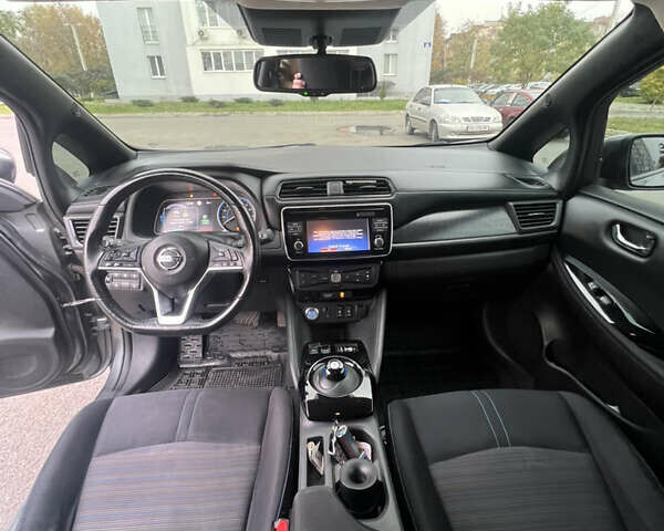 Серый Ниссан Лиф, объемом двигателя 0 л и пробегом 105 тыс. км за 12500 $, фото 7 на Automoto.ua