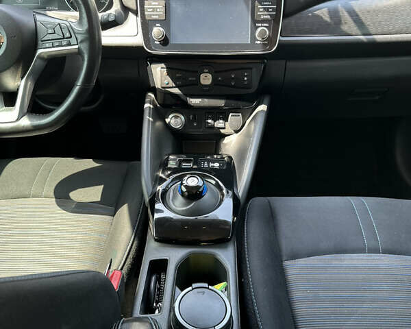 Серый Ниссан Лиф, объемом двигателя 0 л и пробегом 85 тыс. км за 12700 $, фото 7 на Automoto.ua