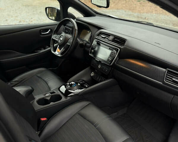 Серый Ниссан Лиф, объемом двигателя 0 л и пробегом 130 тыс. км за 11999 $, фото 19 на Automoto.ua