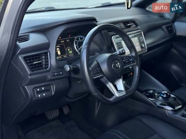 Серый Ниссан Лиф, объемом двигателя 0 л и пробегом 160 тыс. км за 10999 $, фото 19 на Automoto.ua