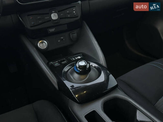 Серый Ниссан Лиф, объемом двигателя 0 л и пробегом 150 тыс. км за 10800 $, фото 23 на Automoto.ua