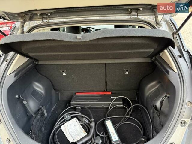 Серый Ниссан Лиф, объемом двигателя 0 л и пробегом 127 тыс. км за 12400 $, фото 33 на Automoto.ua