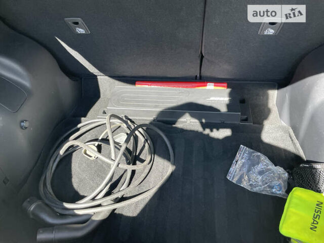 Серый Ниссан Лиф, объемом двигателя 0 л и пробегом 110 тыс. км за 13300 $, фото 19 на Automoto.ua