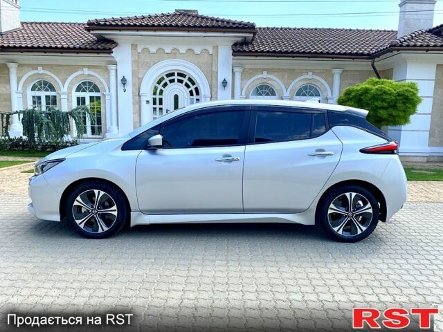 Сірий Ніссан Ліф, об'ємом двигуна 0 л та пробігом 48 тис. км за 17000 $, фото 1 на Automoto.ua