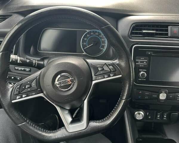 Сірий Ніссан Ліф, об'ємом двигуна 0 л та пробігом 120 тис. км за 12500 $, фото 17 на Automoto.ua