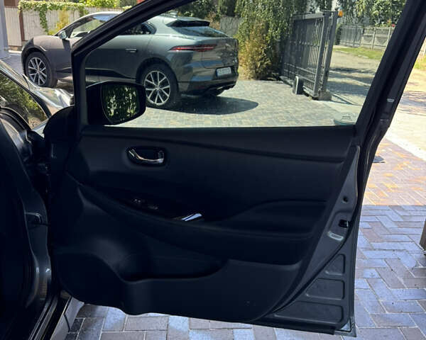 Серый Ниссан Лиф, объемом двигателя 0 л и пробегом 105 тыс. км за 13999 $, фото 9 на Automoto.ua