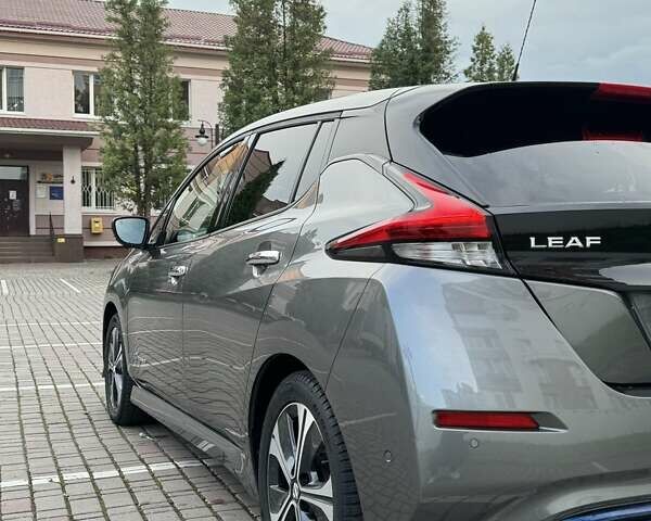 Серый Ниссан Лиф, объемом двигателя 0 л и пробегом 98 тыс. км за 14000 $, фото 62 на Automoto.ua