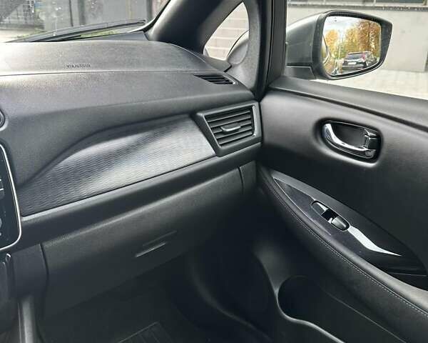 Сірий Ніссан Ліф, об'ємом двигуна 0 л та пробігом 120 тис. км за 12500 $, фото 19 на Automoto.ua