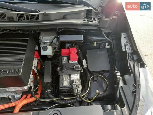 Серый Ниссан Лиф, объемом двигателя 0 л и пробегом 61 тыс. км за 14200 $, фото 6 на Automoto.ua