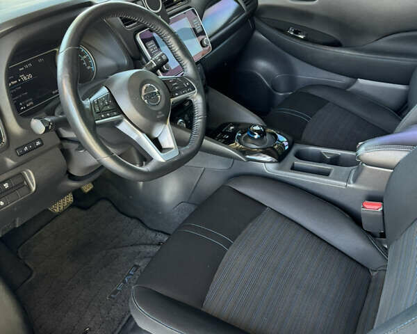 Серый Ниссан Лиф, объемом двигателя 0 л и пробегом 105 тыс. км за 13999 $, фото 6 на Automoto.ua