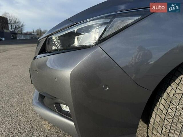 Серый Ниссан Лиф, объемом двигателя 0 л и пробегом 98 тыс. км за 14000 $, фото 12 на Automoto.ua