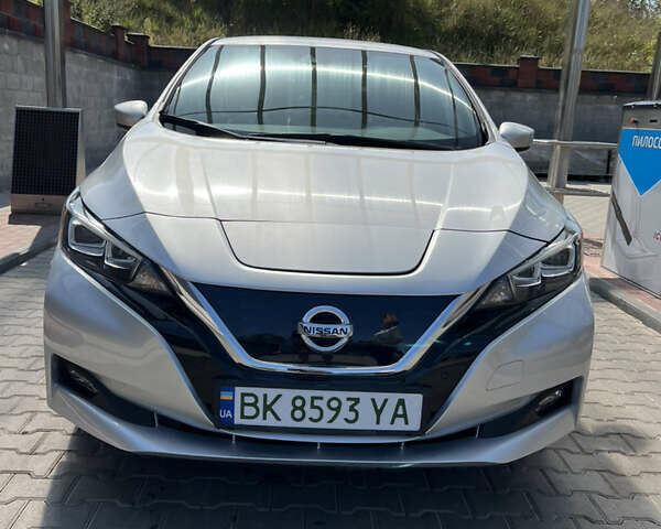 Серый Ниссан Лиф, объемом двигателя 0 л и пробегом 107 тыс. км за 15600 $, фото 8 на Automoto.ua