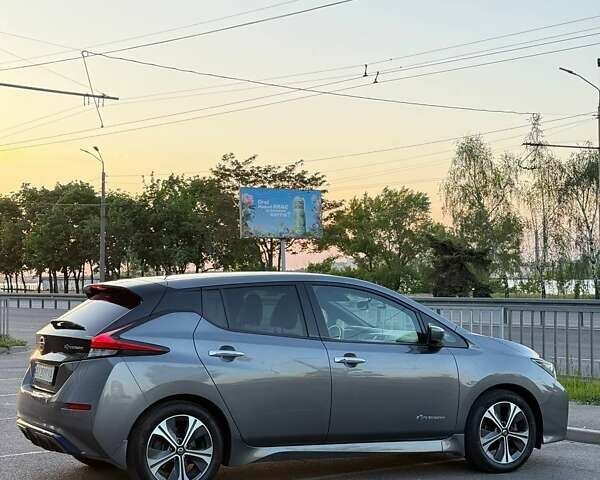 Серый Ниссан Лиф, объемом двигателя 0 л и пробегом 90 тыс. км за 12999 $, фото 5 на Automoto.ua