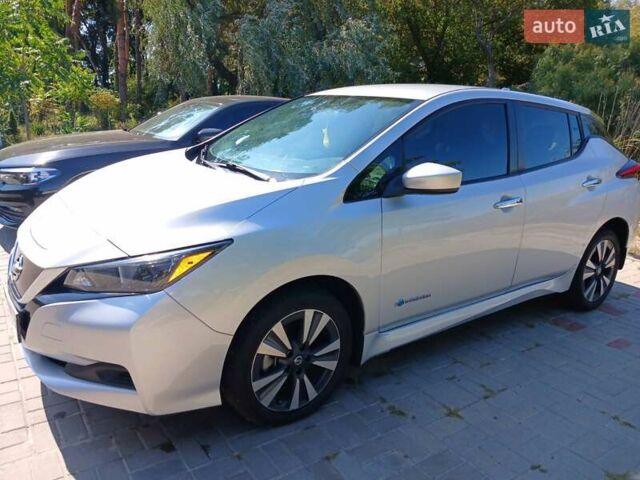 Сірий Ніссан Ліф, об'ємом двигуна 0 л та пробігом 99 тис. км за 12700 $, фото 2 на Automoto.ua