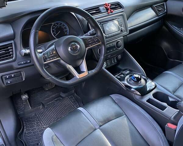 Серый Ниссан Лиф, объемом двигателя 0 л и пробегом 68 тыс. км за 14700 $, фото 3 на Automoto.ua