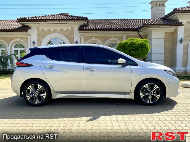 Сірий Ніссан Ліф, об'ємом двигуна 0 л та пробігом 48 тис. км за 17000 $, фото 4 на Automoto.ua