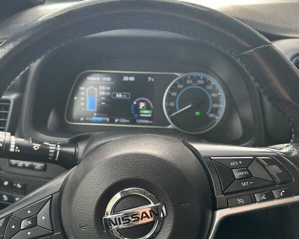 Сірий Ніссан Ліф, об'ємом двигуна 0 л та пробігом 120 тис. км за 12500 $, фото 26 на Automoto.ua