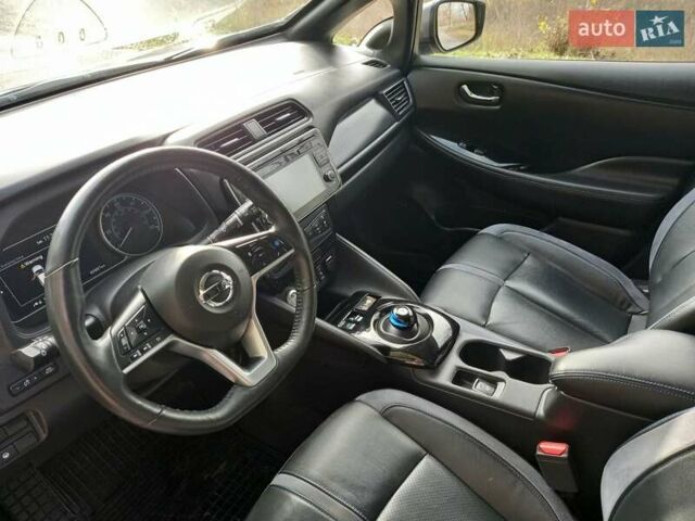 Серый Ниссан Лиф, объемом двигателя 0 л и пробегом 61 тыс. км за 14200 $, фото 15 на Automoto.ua