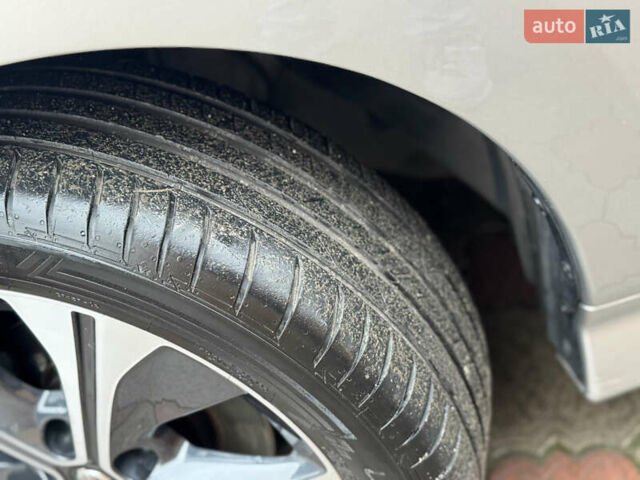 Сірий Ніссан Ліф, об'ємом двигуна 0 л та пробігом 80 тис. км за 15699 $, фото 54 на Automoto.ua