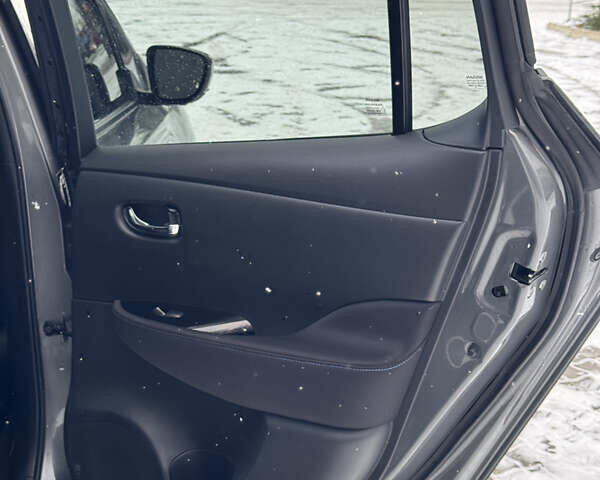 Сірий Ніссан Ліф, об'ємом двигуна 0 л та пробігом 78 тис. км за 14300 $, фото 25 на Automoto.ua