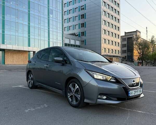 Серый Ниссан Лиф, объемом двигателя 0 л и пробегом 90 тыс. км за 12999 $, фото 3 на Automoto.ua