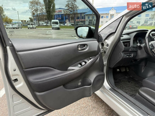 Сірий Ніссан Ліф, об'ємом двигуна 0 л та пробігом 148 тис. км за 13333 $, фото 25 на Automoto.ua
