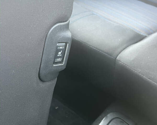 Серый Ниссан Лиф, объемом двигателя 0 л и пробегом 106 тыс. км за 12200 $, фото 18 на Automoto.ua