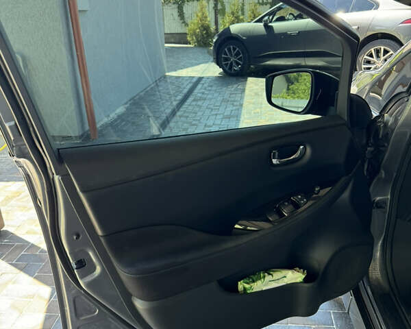 Серый Ниссан Лиф, объемом двигателя 0 л и пробегом 105 тыс. км за 13999 $, фото 12 на Automoto.ua