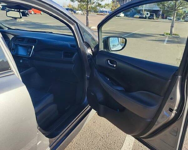 Сірий Ніссан Ліф, об'ємом двигуна 0 л та пробігом 62 тис. км за 14000 $, фото 10 на Automoto.ua