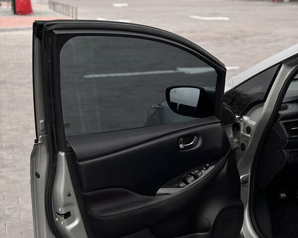 Серый Ниссан Лиф, объемом двигателя 0 л и пробегом 73 тыс. км за 13800 $, фото 22 на Automoto.ua