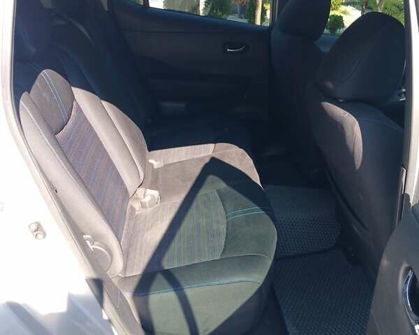 Сірий Ніссан Ліф, об'ємом двигуна 0 л та пробігом 99 тис. км за 12700 $, фото 15 на Automoto.ua