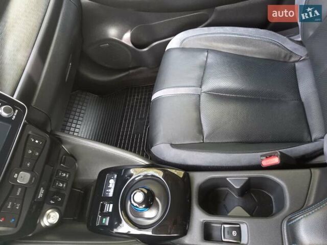 Серый Ниссан Лиф, объемом двигателя 0 л и пробегом 61 тыс. км за 14200 $, фото 2 на Automoto.ua