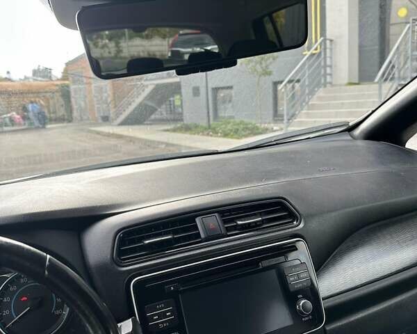 Сірий Ніссан Ліф, об'ємом двигуна 0 л та пробігом 120 тис. км за 12500 $, фото 28 на Automoto.ua