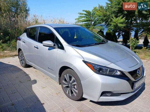 Сірий Ніссан Ліф, об'ємом двигуна 0 л та пробігом 99 тис. км за 12700 $, фото 1 на Automoto.ua