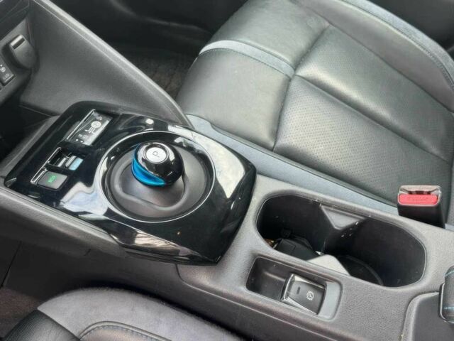 Серый Ниссан Лиф, объемом двигателя 0 л и пробегом 49 тыс. км за 9000 $, фото 7 на Automoto.ua