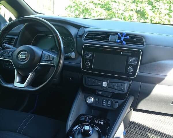 Серый Ниссан Лиф, объемом двигателя 0 л и пробегом 122 тыс. км за 12900 $, фото 3 на Automoto.ua