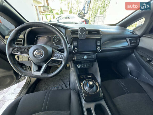 Серый Ниссан Лиф, объемом двигателя 0 л и пробегом 105 тыс. км за 13999 $, фото 5 на Automoto.ua