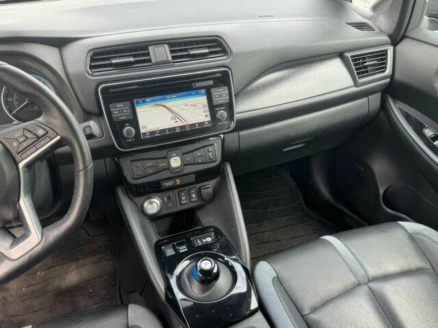 Серый Ниссан Лиф, объемом двигателя 0 л и пробегом 49 тыс. км за 9000 $, фото 6 на Automoto.ua