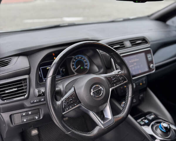 Серый Ниссан Лиф, объемом двигателя 0 л и пробегом 73 тыс. км за 13800 $, фото 24 на Automoto.ua