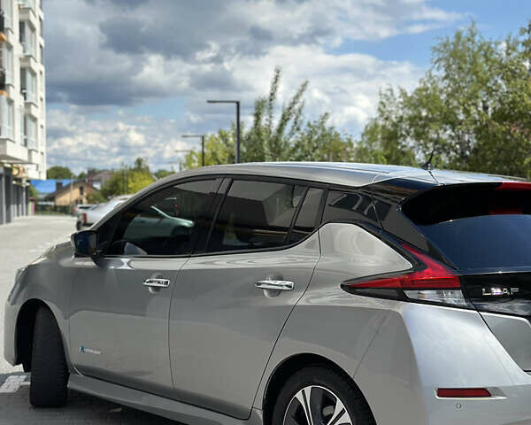 Сірий Ніссан Ліф, об'ємом двигуна 0 л та пробігом 68 тис. км за 13800 $, фото 7 на Automoto.ua