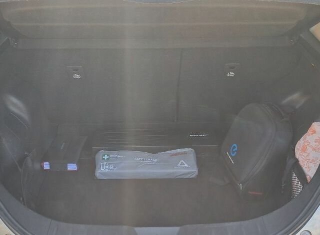 Серый Ниссан Лиф, объемом двигателя 0 л и пробегом 120 тыс. км за 16800 $, фото 7 на Automoto.ua