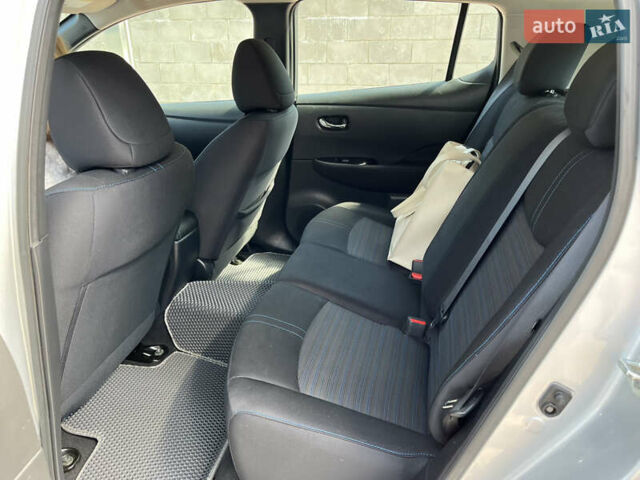 Серый Ниссан Лиф, объемом двигателя 0 л и пробегом 107 тыс. км за 15600 $, фото 3 на Automoto.ua