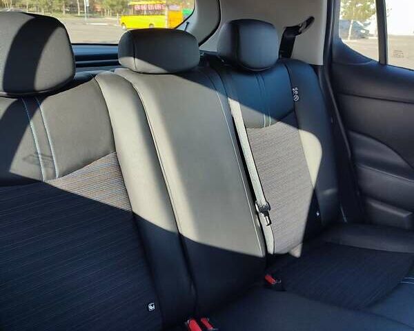 Сірий Ніссан Ліф, об'ємом двигуна 0 л та пробігом 62 тис. км за 14000 $, фото 18 на Automoto.ua