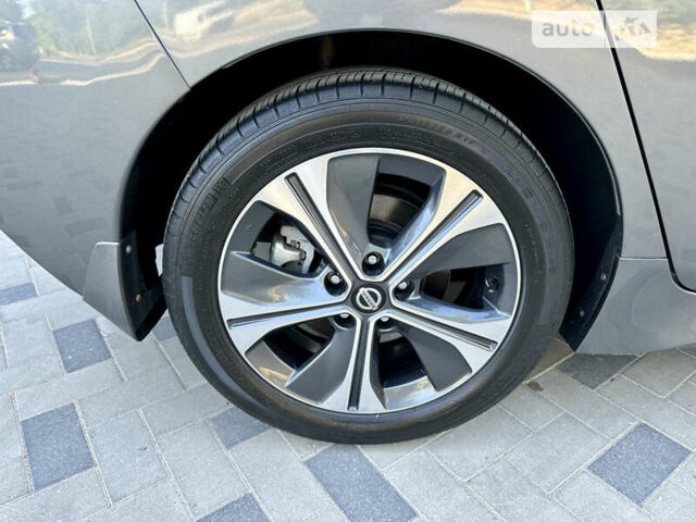 Серый Ниссан Лиф, объемом двигателя 0 л и пробегом 29 тыс. км за 13200 $, фото 21 на Automoto.ua